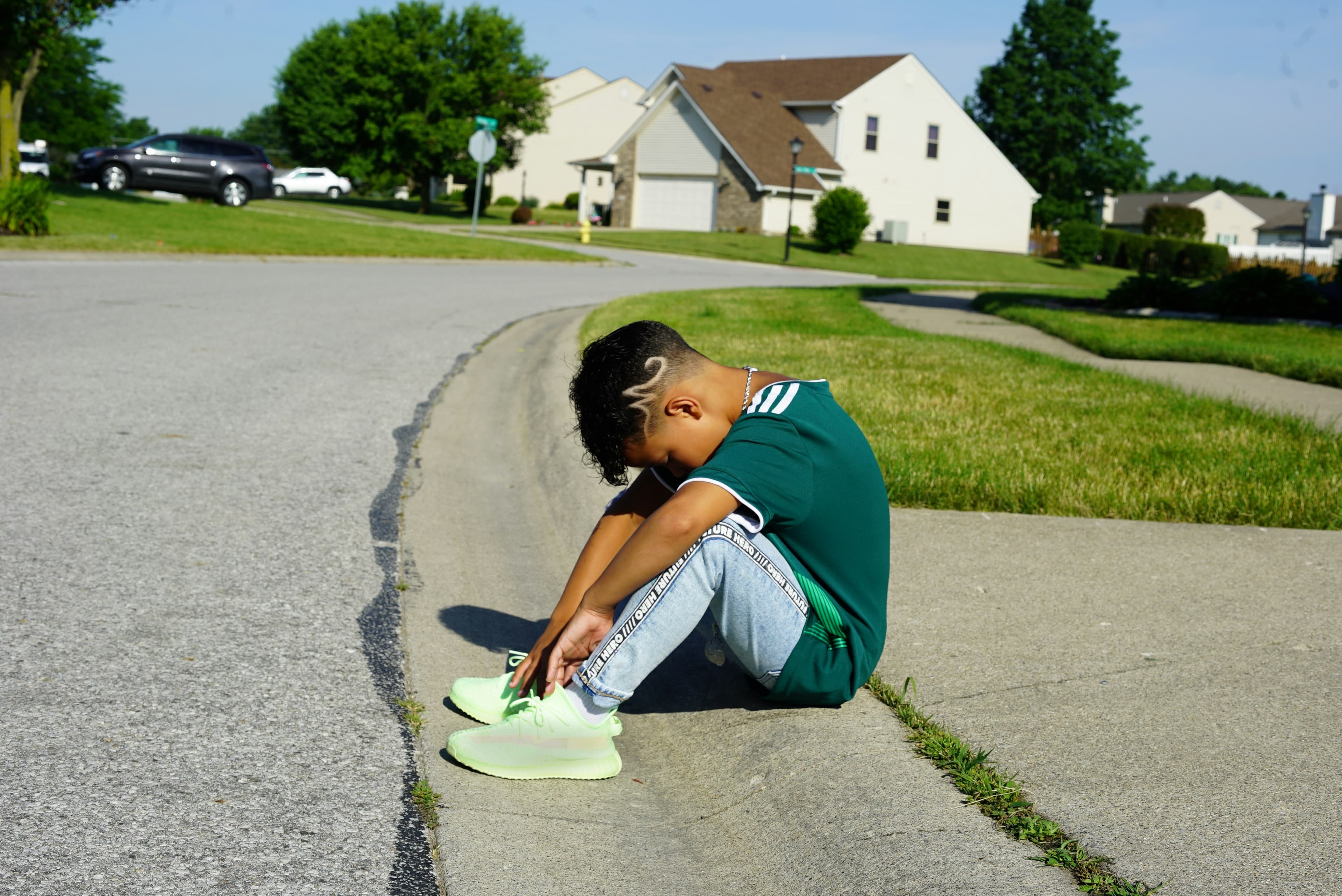 When Discipline Shakes the Safe-Base Feeling